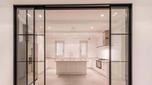 Renovated classical apartment in a stately building in Jerónimos Renovated classical apartment in a stately building in Jerónimos